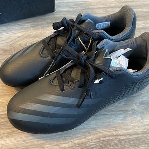 Children’s soccer cleats black size 3.5 nwt